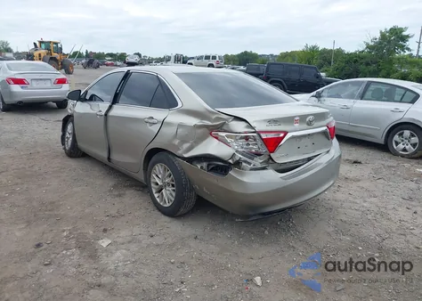 2017 Toyota Camry Le z USA, uszkodzony, nr VIN 4T1BF1FK2HU366161